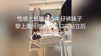 漂亮妹子 你们看看进去了没有 这么长的真的都能进去 抠逼女王今天挑战超长大黑牛