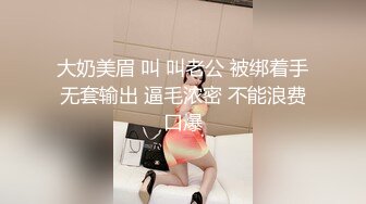 性感開檔內褲40多歲熟女阿姨,毛毛呈三角形非常性感,鮑魚超肥,兩片唇會夾人