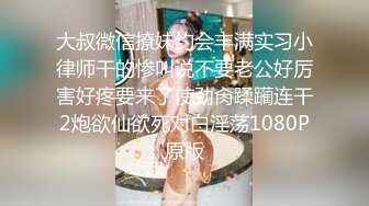 推特喜欢撸铁健身的精神小伙约会苗条长发美女小姐姐，电玩城玩够路边车震，高潮喷水湿了一地嗲叫不停还说好爽