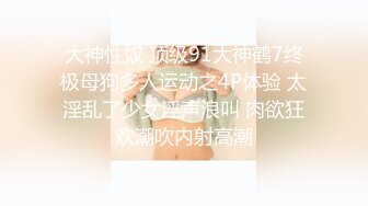 约了两个性感白衣妹子玩双飞，一只棒棒让两个妹子玩得不亦乐乎