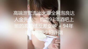 淫妻 大哥你喜欢吗 看她被操 以后天天送来给我操 这兄弟还真当自己老婆了 骚妻操一次喷一次 最后都站不住了