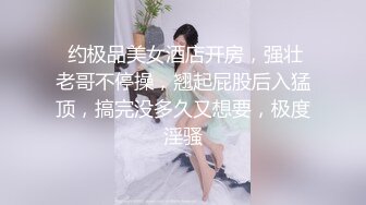 商场女厕全景偷拍 运动衫美女的小嫩鲍