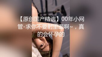 粉红内裤都被这个一线小穴夹进去了