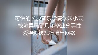  超正的大奶子，小少妇一个人在家诱惑狼友，超级美乳撅着屁股掰开骚逼给狼友看骚穴自慰