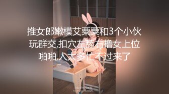 【新速片遞】  澡堂子内部员工偷窥美女洗澡白花花的肉体在眼前晃来晃去受不了