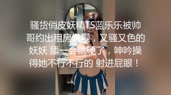 乖乖的小母狗，全程露脸黑丝诱惑，被大哥调教玩弄，揉奶舔逼叫的好骚，深喉大鸡巴后入爆草，尿尿给她喝真骚