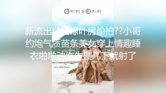 大辫子的小姑娘穿着开档黑丝诱惑狼友，淫语互动撩骚不断，道具玩弄骚穴，淫水都拉丝了真骚啊