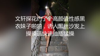  这俩妹子身材这么棒，苗条高挑的身材，颜值也不错啊，特别是卷发那位 很漂亮，但是她们居然是一对女同性恋