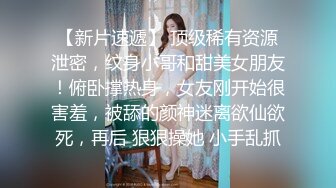 【极品稀缺 破解摄像头】JK风小姐姐更衣间拿手机自拍 多角度偷拍