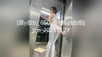 两男两女约个少妇激情大战 一对先开操旁边观战 口交舔屌翘起屁股后入