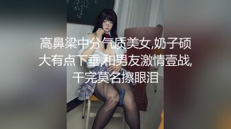 成熟的大屁股骚女人，丝袜高跟露脸诱惑狼友，揉奶玩逼自慰呻吟被大哥草