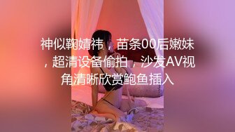  熟女阿姨偷情老外 又舔又亲 被无套输出 完事还送阿姨一条裙子 非常开心