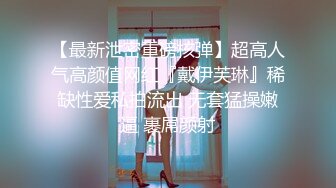   美巨乳丝模被色魔摄影师忽悠穿上各种丝袜玩B