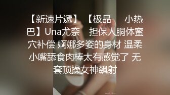 厕拍牛仔上衣黑长裙清纯美妹尿尿 好像垫一个卫生巾