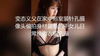 全景偷拍肉肉的粉色裙妹子商场卫生间尿尿 阴毛多形状美