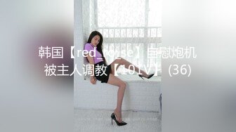 貌美少妇酒店勾搭按摩技师,享受精油推胸,主动出击摸小哥