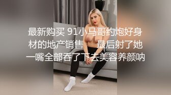  奶子发育的很不错的极品小太妹露脸精彩大秀，旁边还有好姐妹听狼友指挥玩弄小骚穴