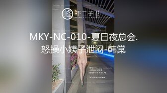 娜娜,玩掌机的女孩真抗操