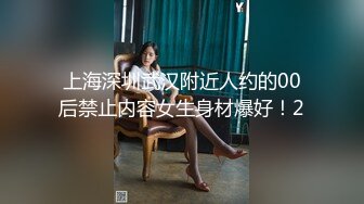 【颜值小骚逼】红唇苗条妹子洗完澡和炮友啪啪，沙发口交上位骑坐抽自己动猛操呻吟娇喘