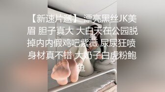 清纯欲女小欣欣全程露脸大秀直播，无毛骚逼很性感AV棒加跳弹摩擦骚逼，看表情就知道有多爽