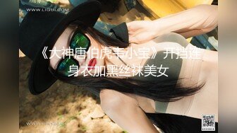 12月新流出景区正面全景女厕偷拍美女尿尿??近距离偷拍卖门票的本地村姑