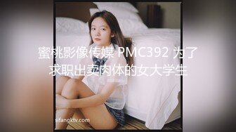 麻花辫顶级美女细腰翘臀牛仔裤，扭动屁股掰开穴，修长美腿揉捏贫乳，对着镜头揉搓阴蒂，震动棒摩擦高潮娇喘