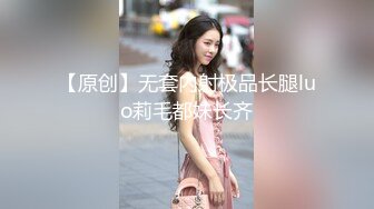 胆子超级大 手机直接放到屁股底下偷拍漂亮妹子的鲍鱼