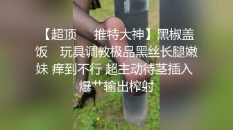  眼镜骚熟女3P大战，两根屌轮流吃，骑乘边操边插嘴，后入猛怼小骚货，骑脸舔骚B，太骚了