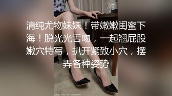   豪华包房中玩弄一个齐肩发御姐范妹子被纹身大哥疯狂吮吸舔穴，白虎干净水嫩多汁