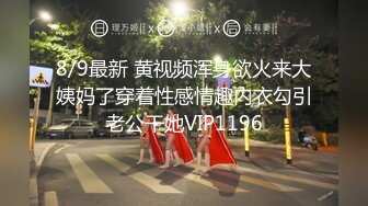 兔女郎黑丝小妹露脸镜头前被纹身小哥调教玩弄，乖巧听话口交大鸡巴，让小哥用道具插逼，吃奶抠穴无套爆草