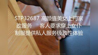 精品俩个高挑极品身材人妖和小鲜肉玩3P混战肉棒插菊花自己屁眼被妖舔爽上天了