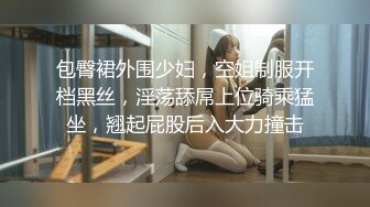 漂亮美乳学姐说要下厨...结果看到小黄瓜..香蕉...就自己淫荡玩起来