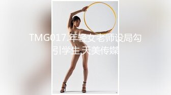 人妻绝活多，床上展示，抠得她骚死了，表演阴户抽烟！