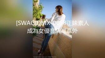  偷拍邻居家小女儿脱光衣服洗澡,照镜子看自己脸上的青春痘