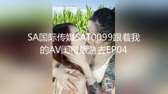  小夫妻为求刺激在家门楼道啪啪 感应灯灭了不停拍手跺脚 貌似有人出来了