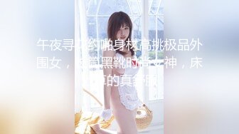 紧身裤风情万种女郎喜欢和人妖玩爱爱露出大屁股无毛骚穴勾人啊妖鸡巴插入操出爱液