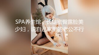 3P前后夹击，边舔屌边被后入，这妹妹有点骚呀