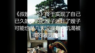 2023最新万众瞩目网红绿帽天花板【J神】私拍第七弹~定制露出3P调教开着房门肏边和男友视频边被干18V (1)