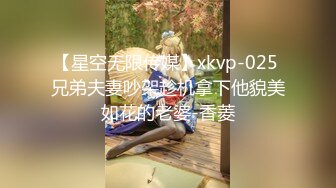 【新片速遞】 两个嫩嫩的小骚货在浴室洗干净逼逼让小哥哥玩，激情4P开搞，让小哥揉奶玩逼好刺激，压在身下爆草抽插逼好紧