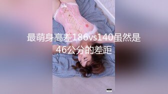 八块腹肌运动员碰上白嫩肌肉教练,大胸摸着舒服