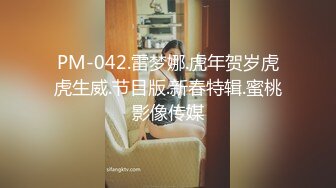 商城广场跟随抄底漂亮美少妇 为了这只美屁屁我跟了一公里 还是没看够 骚丁卡屁屁一晃一晃真诱人