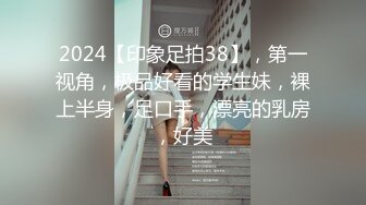 乖乖的小骚女露脸让小哥调教，黑丝制服诱惑让小哥刮阴毛修一修舔一舔，给小哥口交大鸡巴舔蛋蛋和菊花上位草