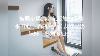 阿姨很忙带纹身骚女儿群P小哥伺候大鸡巴，床上露脸一起被草让小哥玩逼，跟骚女儿互相吃奶被草屁股还舔鸡巴