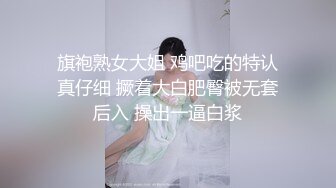 丝袜高跟露脸颜值不错的女模特镜头前发骚，大黑牛假鸡巴深喉舔弄，淫声荡语掰开骚穴看特写