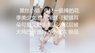 一面深吻封口一面玩弄肉棒的接吻骑乘位大姐