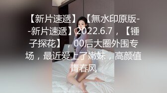 美女大学生宿舍内发骚，脱光衣服自摸自慰骚穴