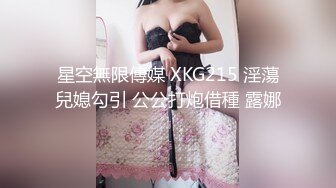 骚女酒店开房两男一女3P淫乱大战，跪地两根JB轮流着口交，埋头口交前后一起操，大屁股上位骑乘极度淫骚