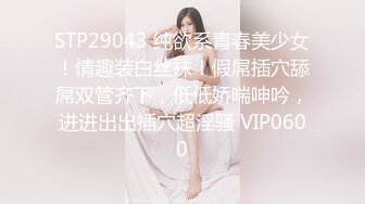 很久没播女神回归！外表清纯无毛嫩穴！性感情趣装白丝，极品美臀摇摆，椅子上张开双腿极度诱惑