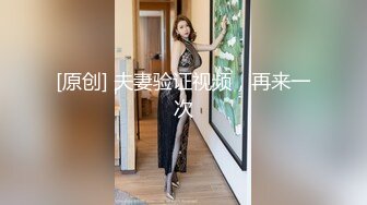 丝袜高跟露脸风骚御姐少妇镜头前让狼友调教玩弄，听指挥揉奶玩逼自己舔逼，道具抽插骚穴高潮冒白浆精彩刺激