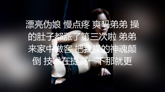 【全網首發】《新增震撼❤流出》【舉牌圈】反差露臉美女應大神【一少】定制 19套情趣淫照，自產聖水澆頭舔食道具雙插紫薇高潮相當炸裂～勁爆收藏 (5)